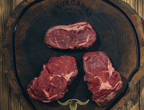 Стейки Стріплойн і Рібай: відмінності та смаки