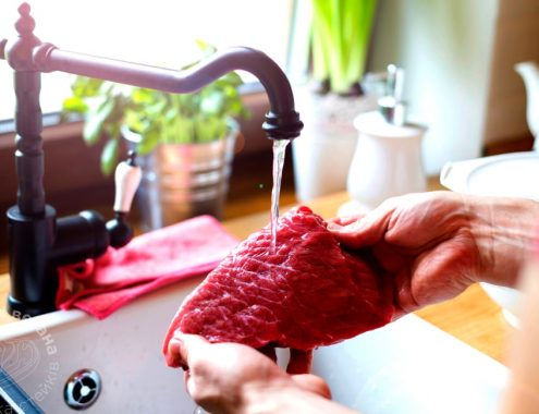 Чи варто мити м'ясо?