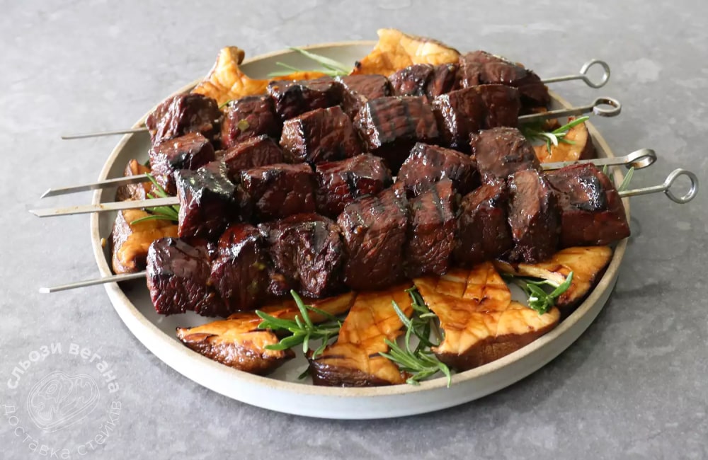 Шашлик з яловичини на грилі